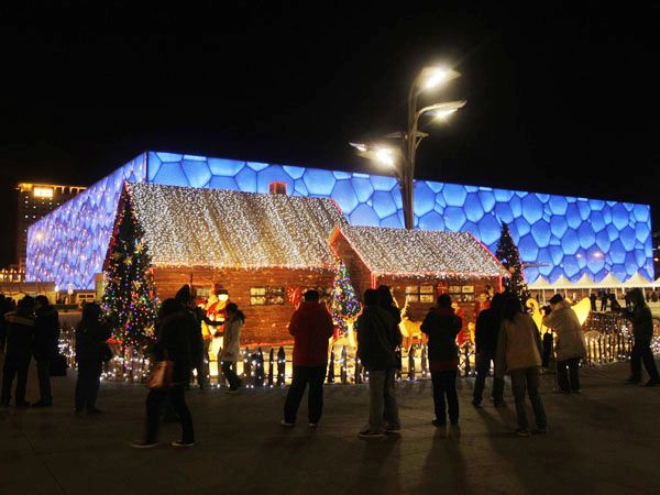 Paisaje nocturna brillante en la víspera de navidad en China 3