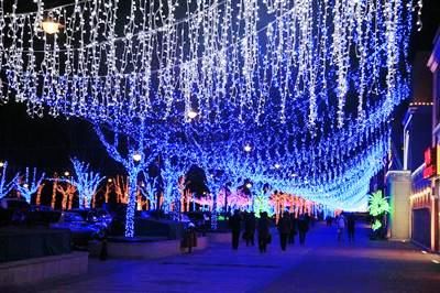 Paisaje nocturna brillante en la víspera de navidad en China 8