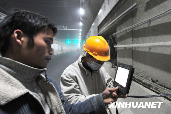 China realizará prueba de primer túnel carretera bajo río Yangtse 4
