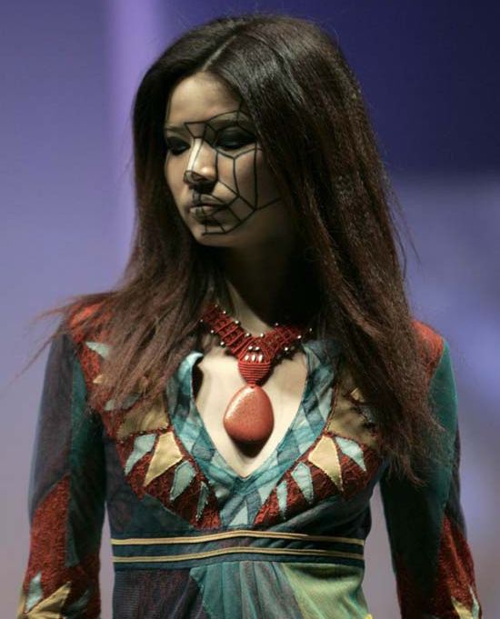 Las modelos hermosos en la semana de la moda de Hong Kong 3