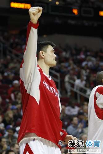 Rendimiento perfecto de Yao impulsa victoria de los Rockets3