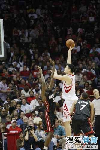Rendimiento perfecto de Yao impulsa victoria de los Rockets4