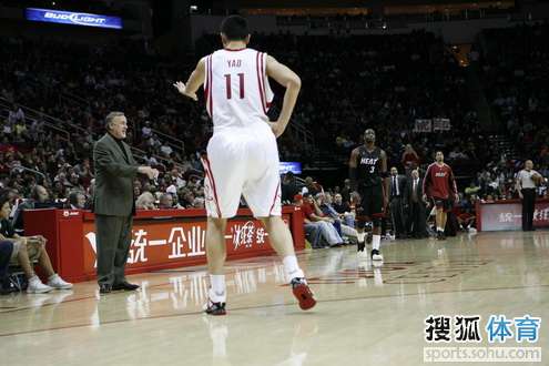 Rendimiento perfecto de Yao impulsa victoria de los Rockets5