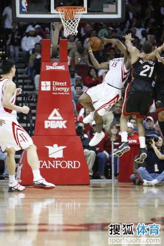 Rendimiento perfecto de Yao impulsa victoria de los Rockets7