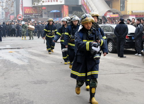 Estalla incendio en mercado de Wuhan 3