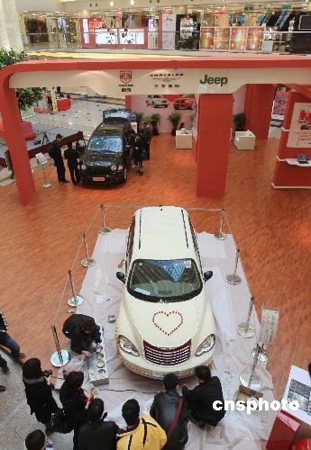 Coche hecho por chocolate para la Fiesta de los Enamorados1