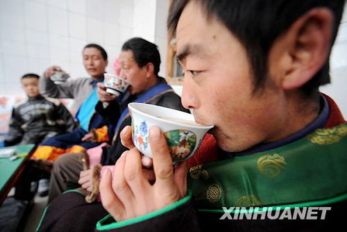 Familias tibetanas dan bienvenida al Año Nuevo Tibetano2