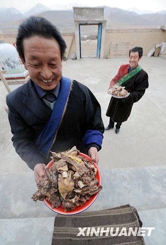 Familias tibetanas dan bienvenida al Año Nuevo Tibetano4