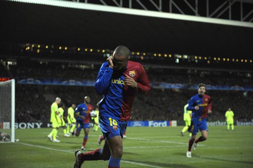 Fútbol: Olimpique de Lyon y Barcelona empatan 1-1 en un partido flojo 1