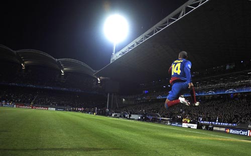 Fútbol: Olimpique de Lyon y Barcelona empatan 1-1 en un partido flojo 2