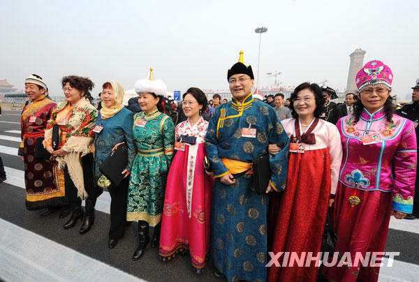 Miembros de la II Sesión del XI CCPPCh en la Plaza de Tian´anmen 6