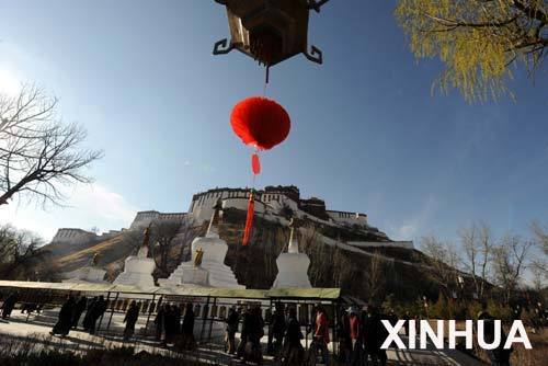 Tibetanos rezan por la paz un año después de disturbios de Lhasa1