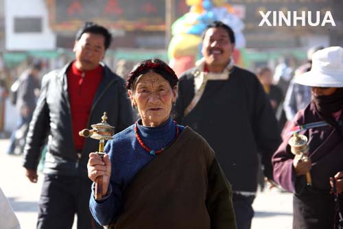 Tibetanos rezan por la paz un año después de disturbios de Lhasa2