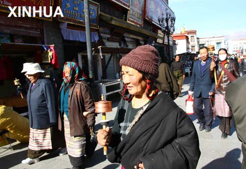 Tibetanos rezan por la paz un año después de disturbios de Lhasa5