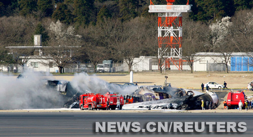 Cae avión de FedEx en aeropuerto de Tokio 4