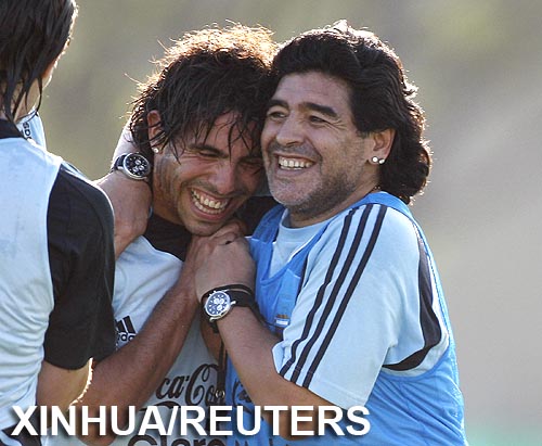 Fútbol: Inicia Argentina entrenamientos con Maradona1