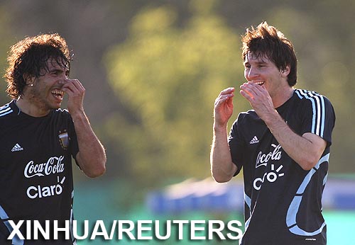 Fútbol: Inicia Argentina entrenamientos con Maradona2