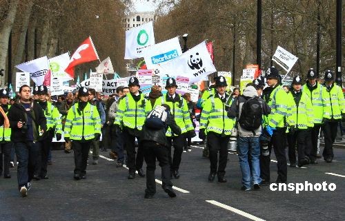 Protestas ciudadanas en Europa ante cumbre de G20 en Londres 4