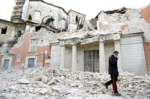 Cerca de 150 muertos y más de mil 500 heridos en terremoto en Italia 2
