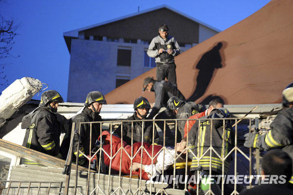 Cerca de 150 muertos y más de mil 500 heridos en terremoto en Italia 5