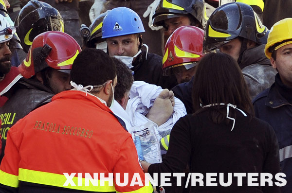 Cerca de 150 muertos y más de mil 500 heridos en terremoto en Italia 15