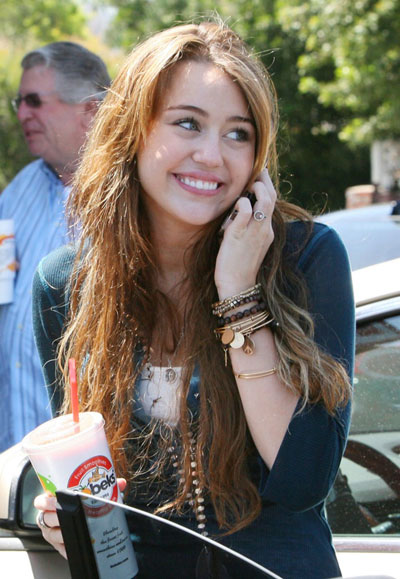 Miley Cyrus pasa fin de semana de Pascua con la familia 3