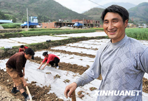 El primer aniversario del terremoto de Wenchuan: caras sonrientes3