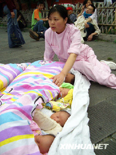 Se reunen los bebés en el terremoto después de un año3