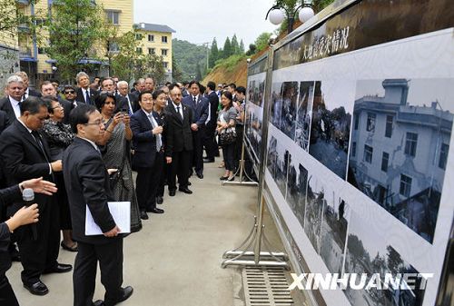 Los enviados diplomáticos acreditados en China visitan las zonas afectadas por terremoto en Sichuan6