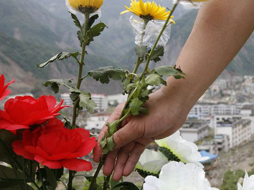 Homenaje a las víctimas con flores y discursos3