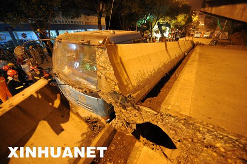 Cuatro muertos en Hunan por derrumbamiento de un viaducto3