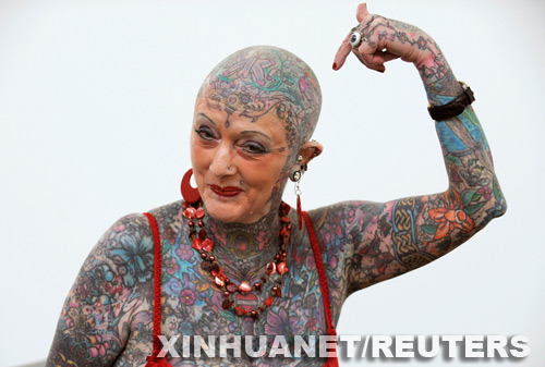 Mujer de mayor edad con más tatuajes en el mundo 1