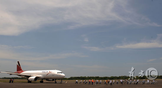  competición interesante de tirar a un avión 2