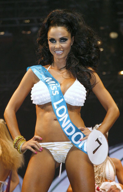 Modelo Katie Price toma parte en el desfile de moda en el Centro ExCeL en Londres 5