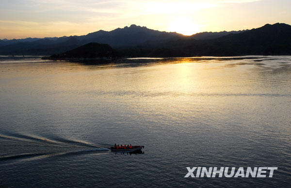Tranquilo Lago Yishui en verano 4