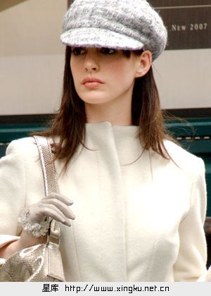 Anne Hathaway6