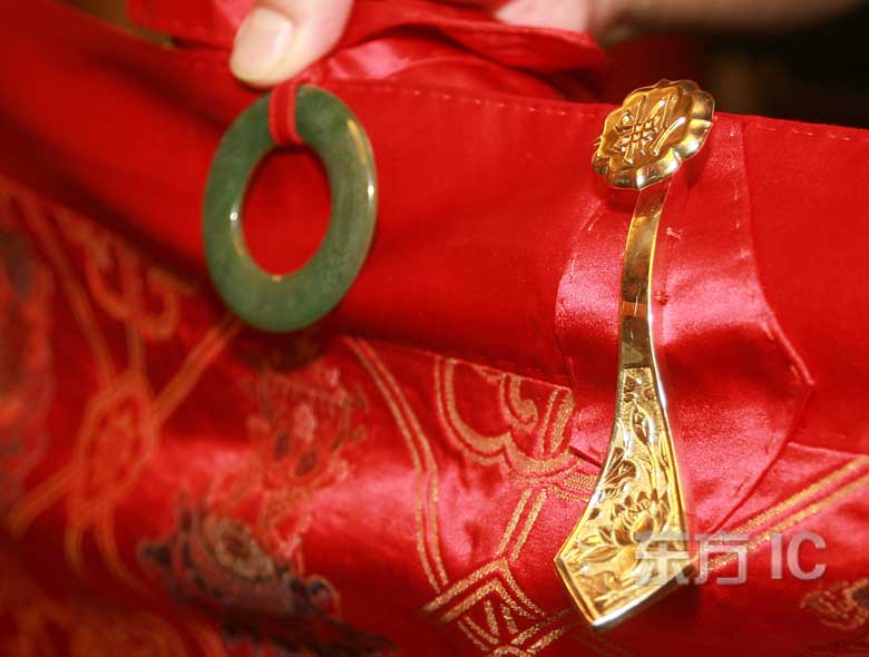 Kasaya valorada en 160.000 yuanes llega el templo Shaolin 4