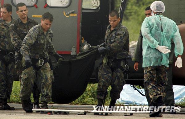 avión accidentado-cadáveres 2