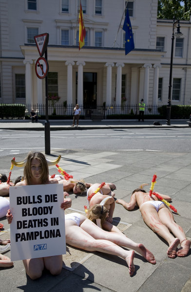 Protesta contra la corrida de toros en Londres 2