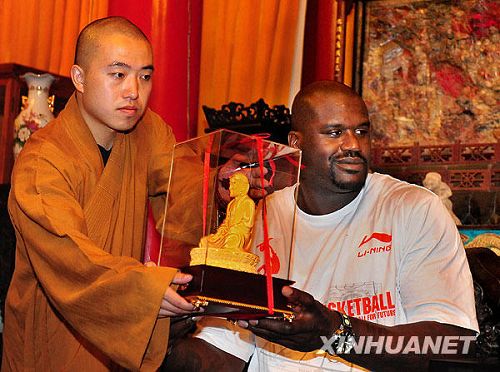 O&apos;Neal visita al Templo Shaolin3