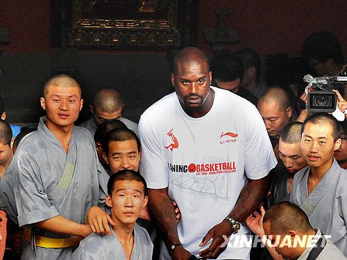 O&apos;Neal visita al Templo Shaolin4