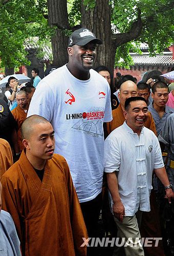 O&apos;Neal visita al Templo Shaolin11