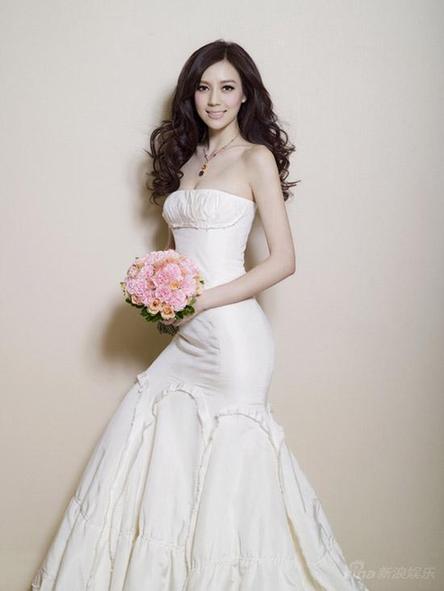 Actress Zhou Weitong en vestido de novia 1