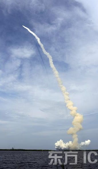 EEUU-Espacio-Despega -transbordador- espacial -Endeavour 92