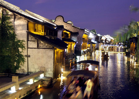 Hermoso paisaje nocturno de Wuzhen, China 2