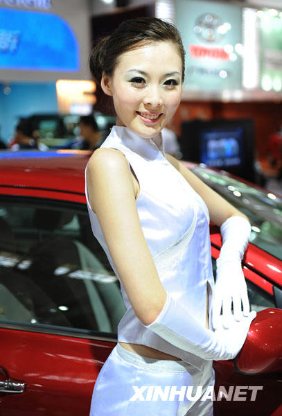 Modelos guapas en la Feria Internacional de Automóviles de Changchun 2