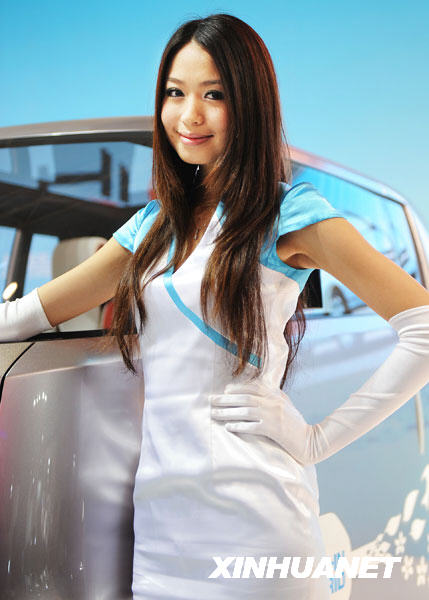 Modelos guapas en la Feria Internacional de Automóviles de Changchun 4