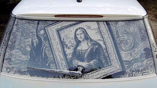 'Dirty car arte' (arte que utiliza coches sucios para dibujar)1