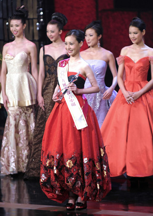 Sandy Lau coronada Miss HK 2009 11