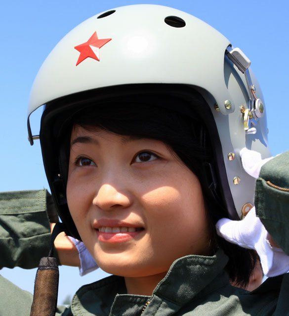 Pilotos mujeres de la caza de China cambian el uniforme 5